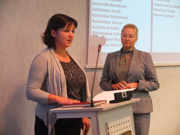 Tarybos posėdyje prisiekė nauja tarybos narė, priimtas 41 sprendimas