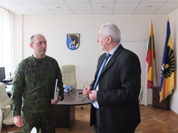 Meras priėmė savanorių vadus