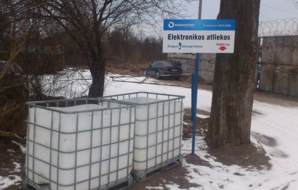 Elektros ir elektronikos atliekas galite išmesti į konteinerius, esančius Dariaus ir Girėno g. 21B