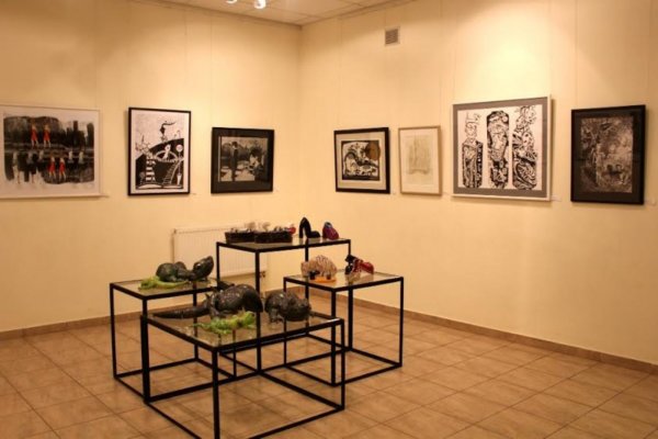 Mini galerijoje - mokinių grafikos ir keramikos darbų paroda