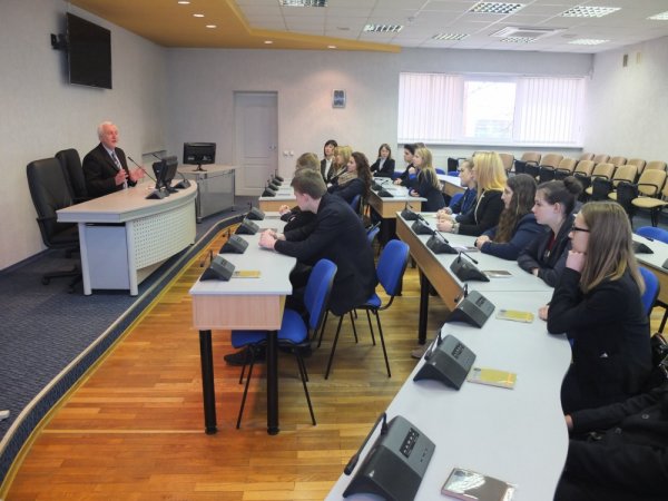 Josvainių gimnazistai domėjosi Kėdainių rajono savivaldybės veikla