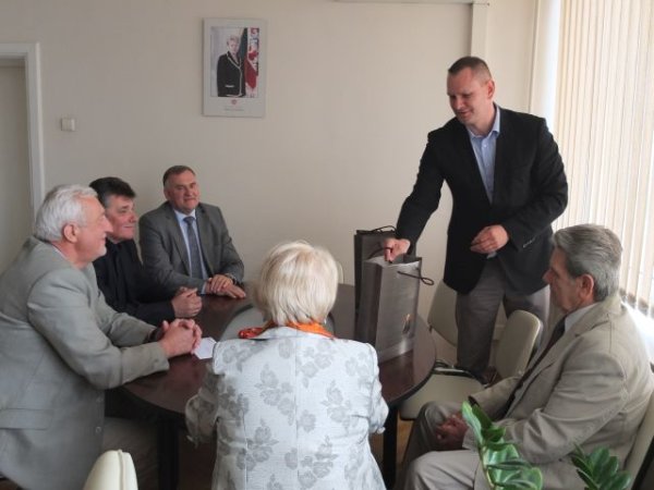 Savivaldybėje lankėsi Lietuvos krepšinio federacijos sekretorius M. Špokas ir garbės prezidentas...