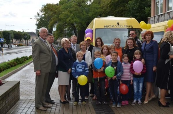 Švietimo ir mokslo ministerija Kėdainių rajonui skyrė du geltonuosius autobusėlius
