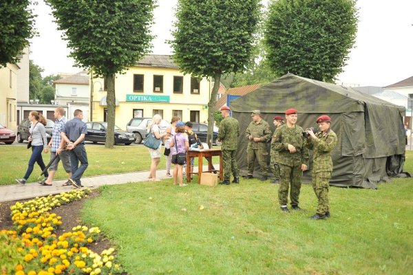 Šventės metu  savo veiklą pristatė ugniagesiai, kariai ir policijos pareigūnai