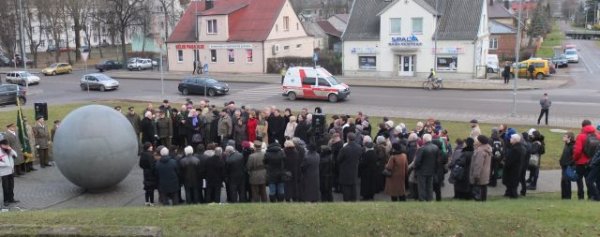 Atidengtas paminklas, skirtas kovojusiems už Lietuvos laisvės ir nepriklausomybės atkūrimą