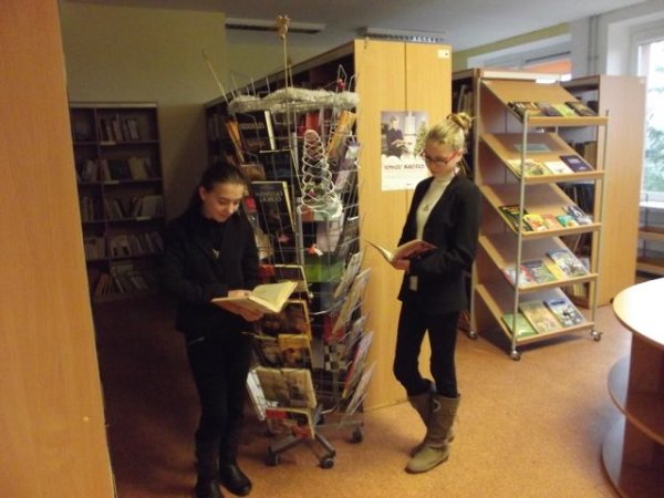 Dovanos gimnazijų bibliotekoms