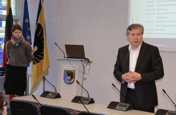 Reikia mokytis dirbti kartu