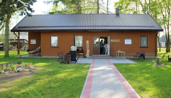 Atšventę įkurtuves kibo į darbus