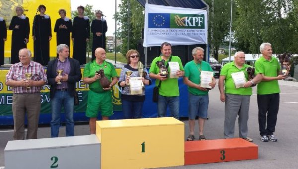 Truskavos seniūnijos sportininkai – geriausi virvės traukimo meistrai rajone ir šalyje