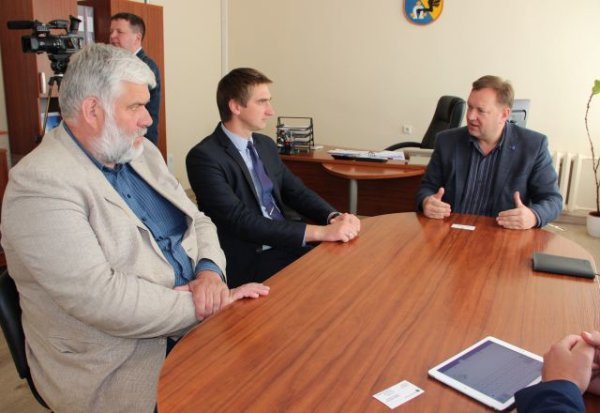 Molėtų savivaldybės delegacija konsultavosi, kaip įrengti baseiną 