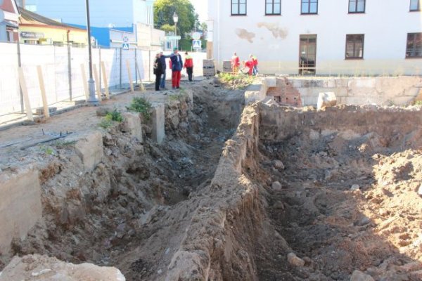 Šviesiosios gimnazijos priestato statybvietėje vyksta darbai