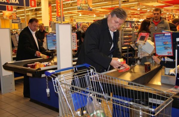 „Maisto banko“ akcijoje dalyvavusio mero S. Grinkevičiaus krepšelyje – tik lietuviškos prekės 
