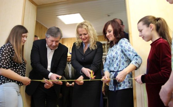 Keleriškių bibliotekai – rajono savivaldybės darbuotojų dovana