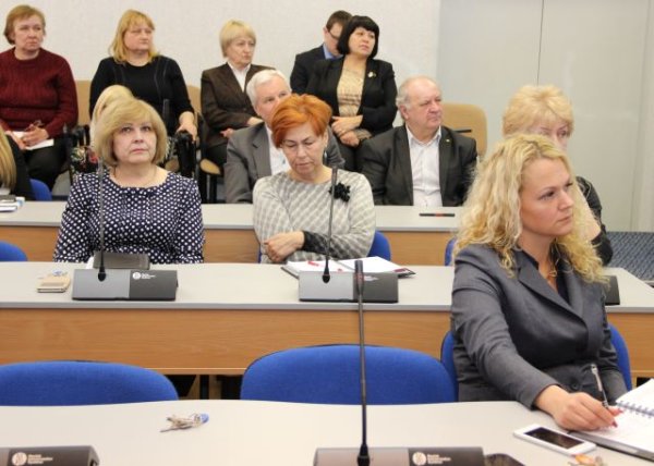 Lygių galimybių kontrolierė A. Lobačevskytė susitiko su savivaldybės administracijos atstovais 