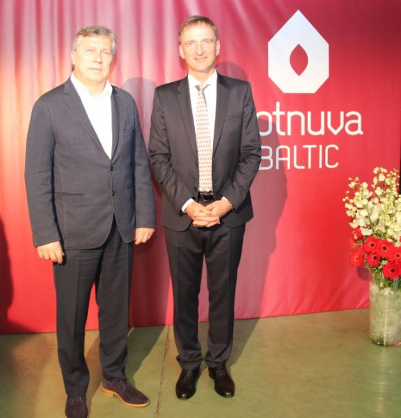 Rajono meras S. Grinkevičius 20 metų sukakties proga pasveikino UAB „Dotnuva Baltic“ 