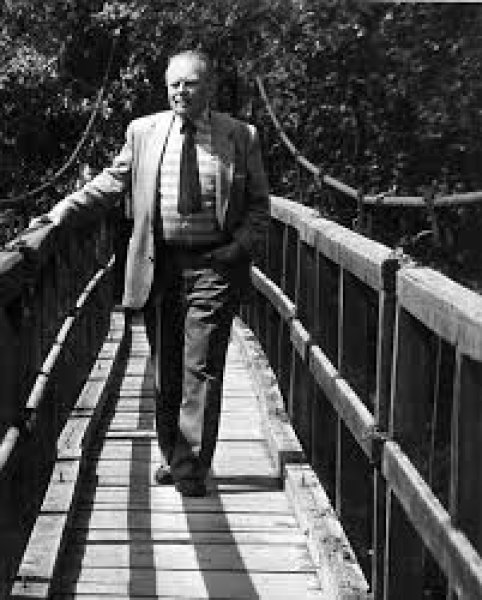 105-osios Česlovo Milošo gimimo metinės 