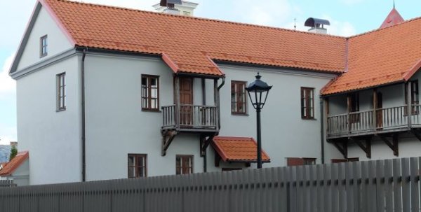 Arnetų namas − pražys juostomis, pakvips žolynais ir medum