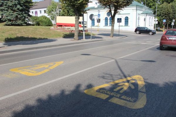 „Lietuvos draudimas“ ir Kėdainių rajono savivaldybė ragina rūpintis moksleivių saugumu keliuose 