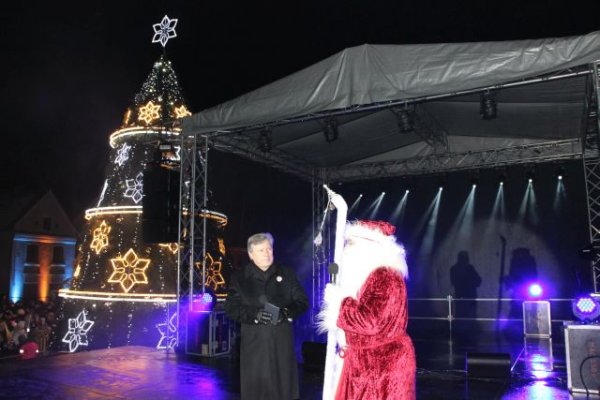 Kartu su Kalėdų egle vėl sužibo ir Kėdainių senamiestis 