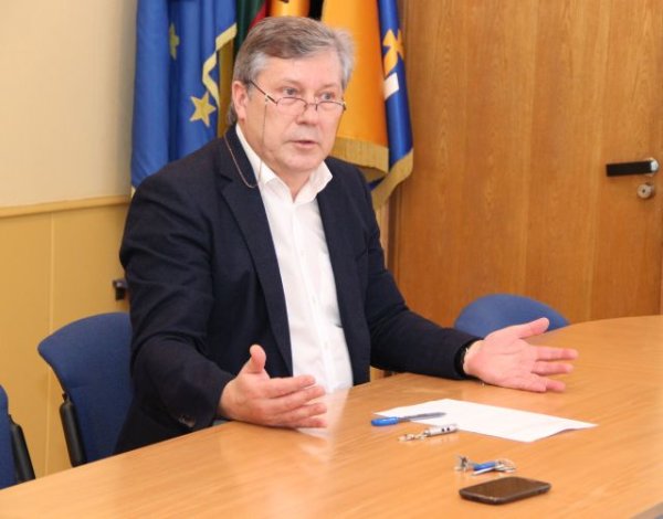Tarp pirmąją kadenciją dirbančių merų, po Vilniaus ir Kauno miestų, Kėdainių meras S....