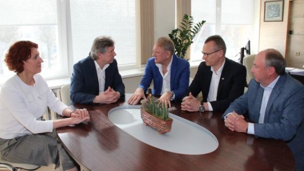 Rajono meras S. Grinkevičius su LKL vadovais aptarė krepšinio klubo „Nevėžis“ aktualijas 