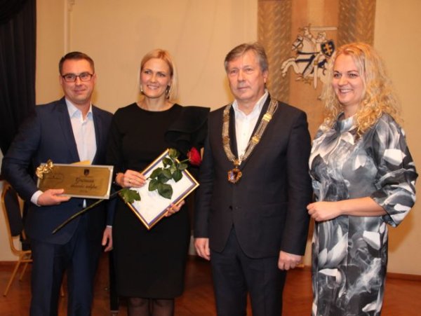Įteikti konkurso „Gražiausiai tvarkoma aplinka – 2017“ nugalėtojų apdovanojimai 