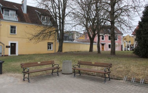Kėdainių senamiestyje – krašto verslininkų dovanoti suoliukai 