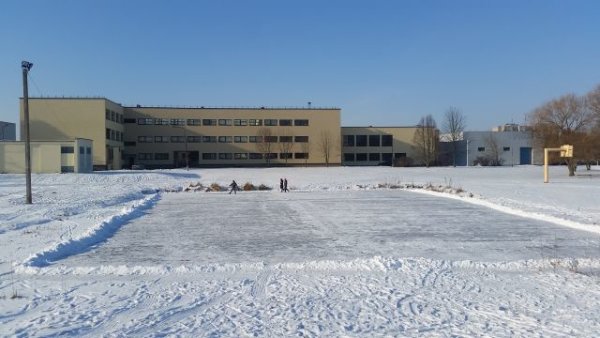 Kol spaudžia šaltukas, kėdainiečiai laiką gali praleisti čiuožykloje!