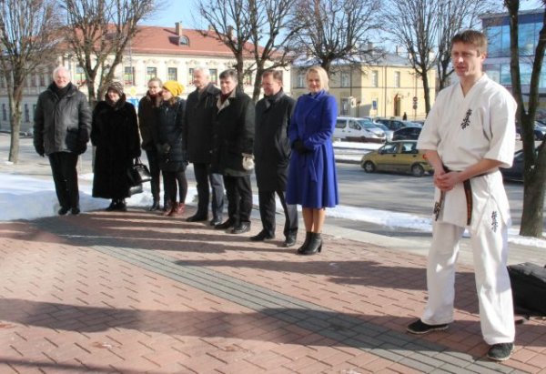 Šimtas Kėdainių sportininkų kiokušin karatė smūgių, skirtų Lietuvai