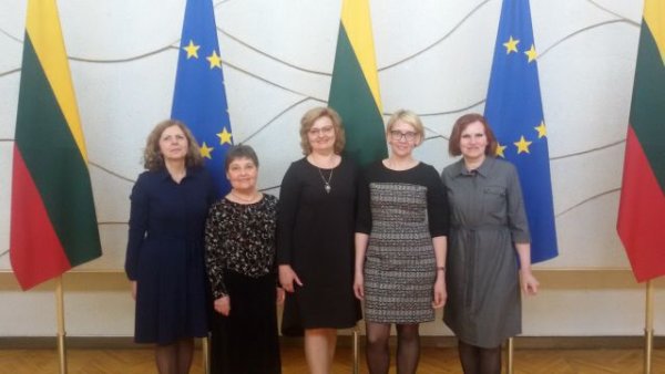 Kalbų mokyklos mokytojos apdovanotos iškilmingame renginyje
