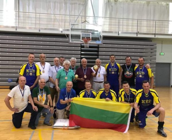 Šaunūs krepšinio veteranų startai BALTIJOS TAURĖS turnyre