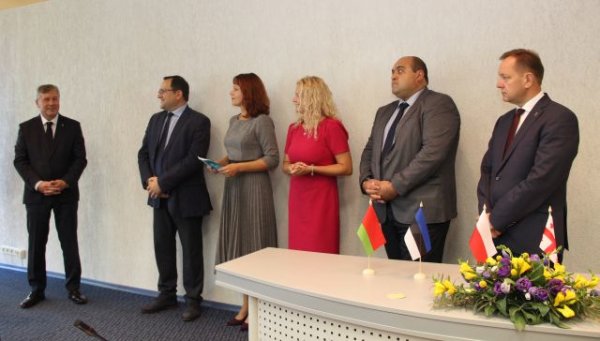 Pirmąją Kėdainių miesto šventės dieną oficialios delegacijos apsikeitė dovanomis