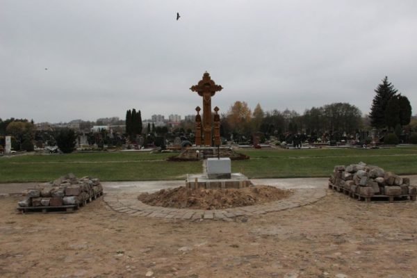 Keičiasi Kauno gatvės kapinių fasadinė pusė