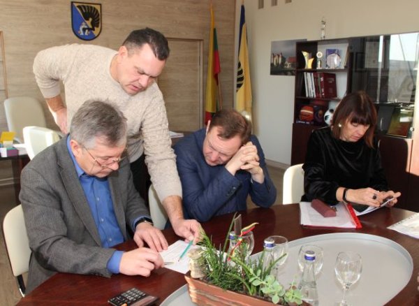Aptartas nuotekų tinklų rekonstrukcijos ir plėtros bei vandens užterštumo klausimas 