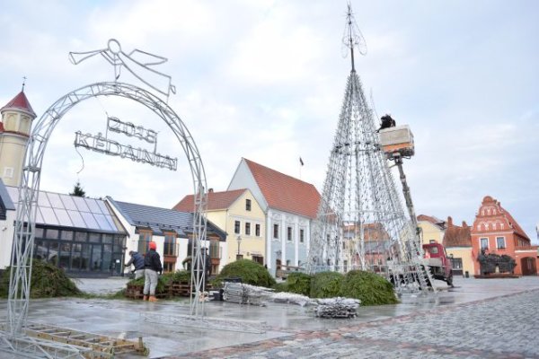 Didžiosios Rinkos aikštėje statoma pagrindinė miesto eglė! 