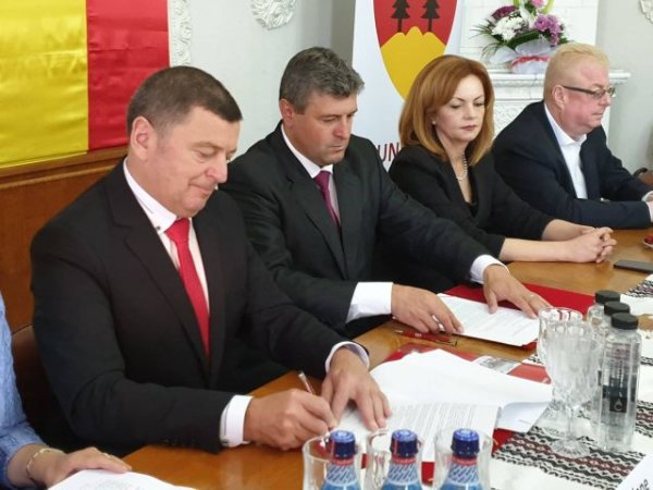 Meras Valentinas Tamulis Rumunijoje pasirašė bendradarbiavimo sutartį su Feltičenio miesto...