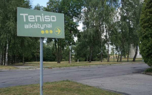 Lauko teniso kortų prieigų ir teritorijos tvarkymo darbai įkarštyje 
