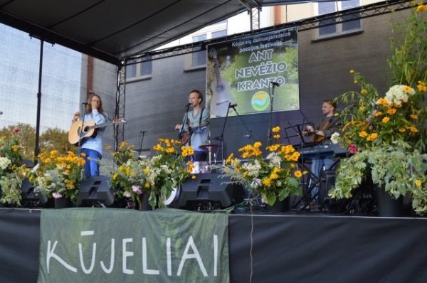 Festivalis „Ant Nevėžio kranto“ pritraukė dainuojamosios poezijos mylėtojus