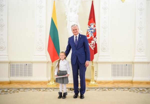 Už darbą „Laiminga vaikystė Lietuvoje“ - Prezidento apdovanojimas
