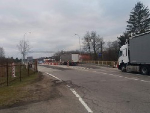 Tolimųjų reisų vairuotojais turi pasirūpinti transporto priemonių valdytojai