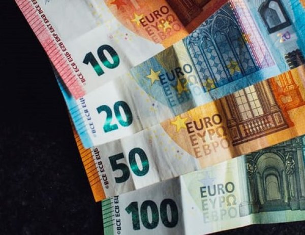 Artėja pensijų ir socialinių išmokų datos