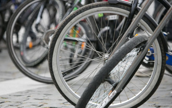 Sunaikinusieji taršų automobilį jau gali prašyti kompensacijų už dviratį ar kitą mažataršę judumo...