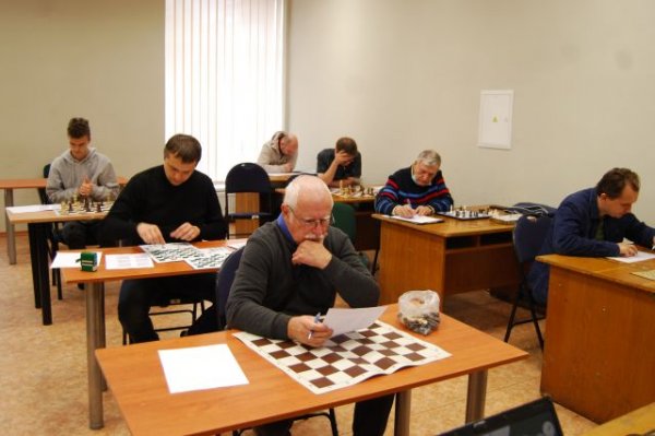 Varžėsi šachmatų uždavinių sprendimo puoselėtojai