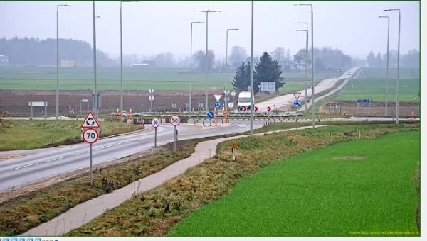 Jus stebi stiklinės, bet viską matančios akys