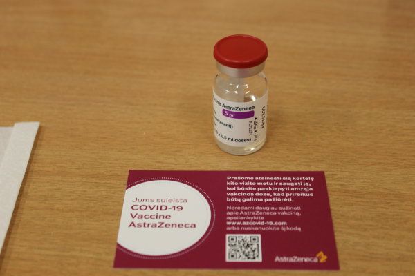 Laikinai stabdomas skiepijimas „AstraZeneca“ vakcina