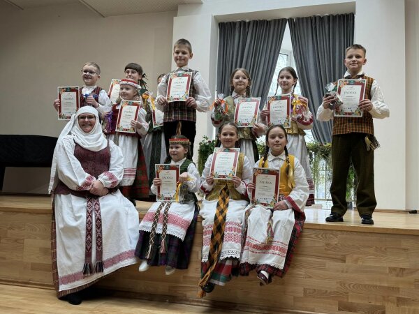 Jaunieji liaudies kūrybos atlikėjai – konkurso „Tramtatulis“ regioninio rato laureatai