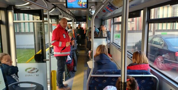 Vakar per pratybas evakuoti vilniečiai grįžta iš Kėdainių namo