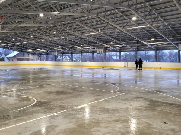 Netrukus žiemos pramogų pasiilgę kraštiečiai vėl galės mėgautis čiuožimu – ledo arena gyventojams...
