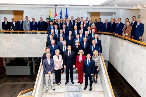 Meras V. Tamulis kartu su kitų šalies savivaldybių merais dalyvavo susitikime su Ministru...